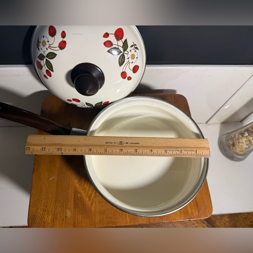Strawberries n’ Cream - Cream Strawberry-Print Covered Saucepan - Home Kitchen - Picture 4 of 8